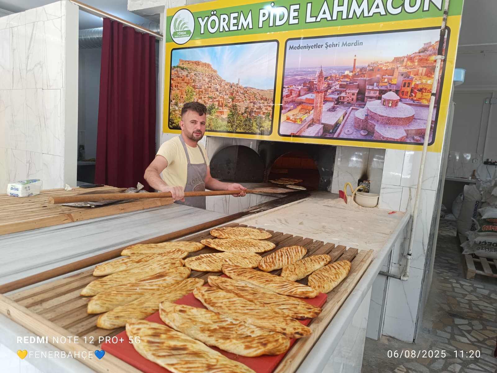 Yörem Pide Ataşehir salonundan bir görünüm